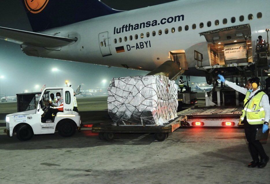 India recibe 100 ventiladores y 95 oxígenos de Reino Unido tras colapso hospitalario 2 Ez8dbpTUYAE3jet