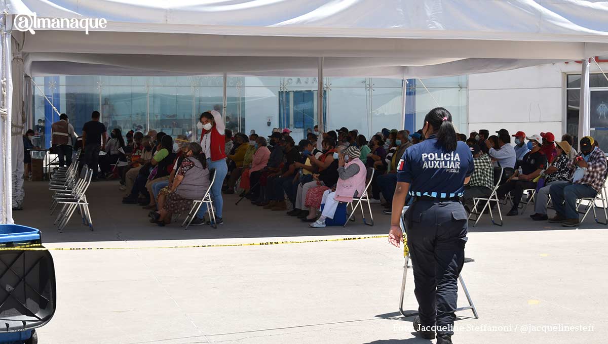 Secretaría de Salud llama a los poblanos a respetar la logística luego de las aglomeraciones en Tehuacán 2 Interior Vacunacion domingo3
