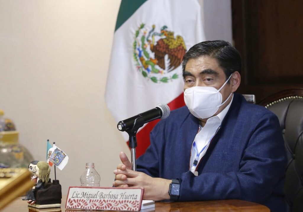 Miguel barbosa vacuna maestros