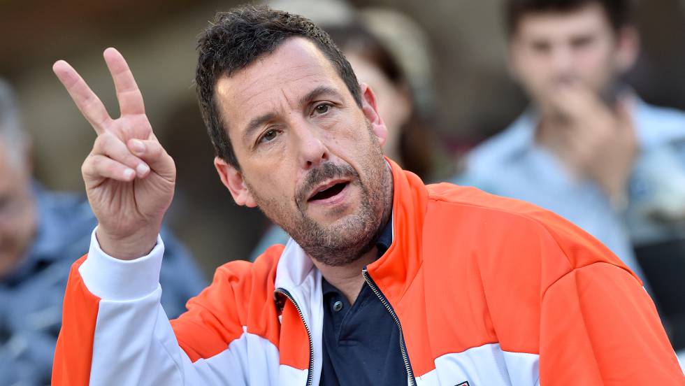Mesera se negó a atender a Adam Sandler por no reconocerlo y se hizo viral en redes 2 adam