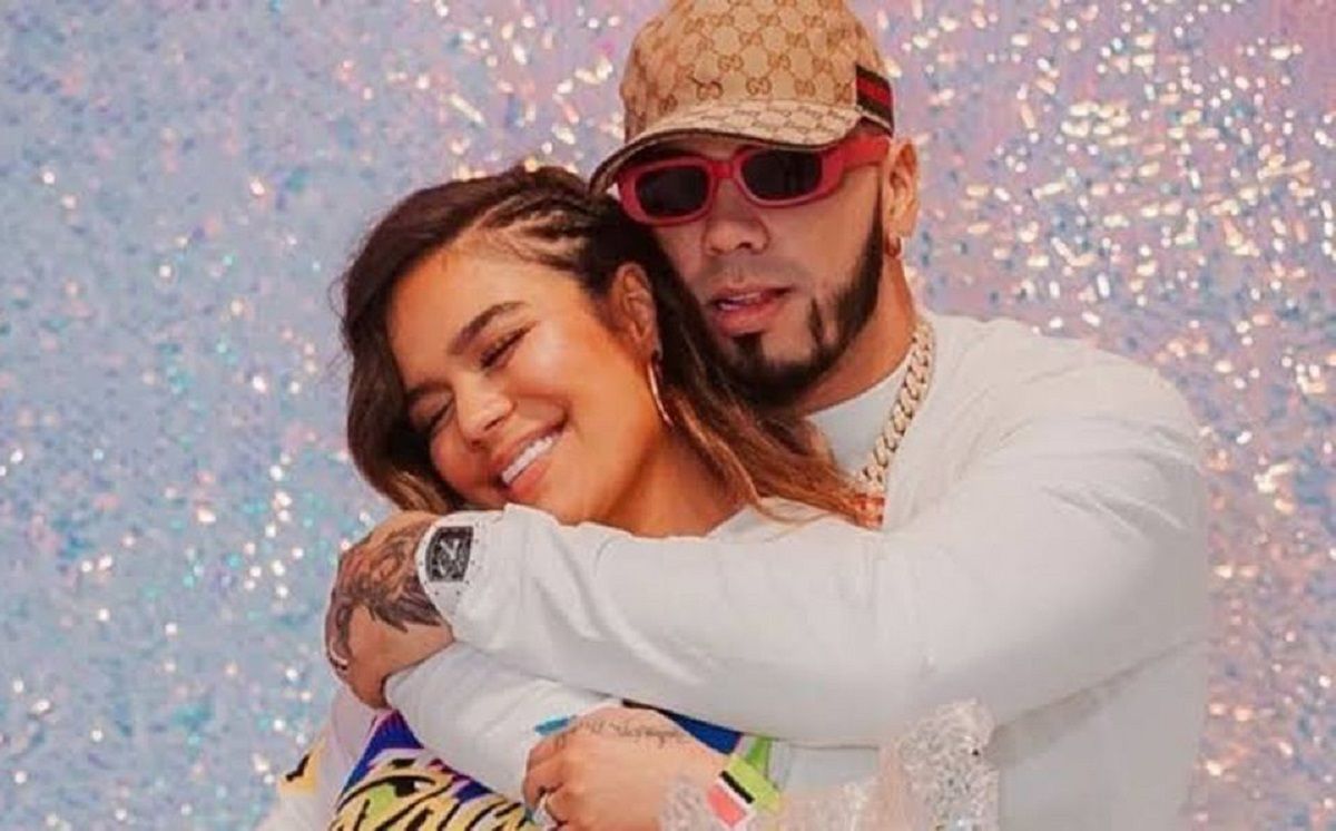 ¿Y Karol G? Captan a Anuel decirle a una mujer que está soltero 2 anuel y karol g