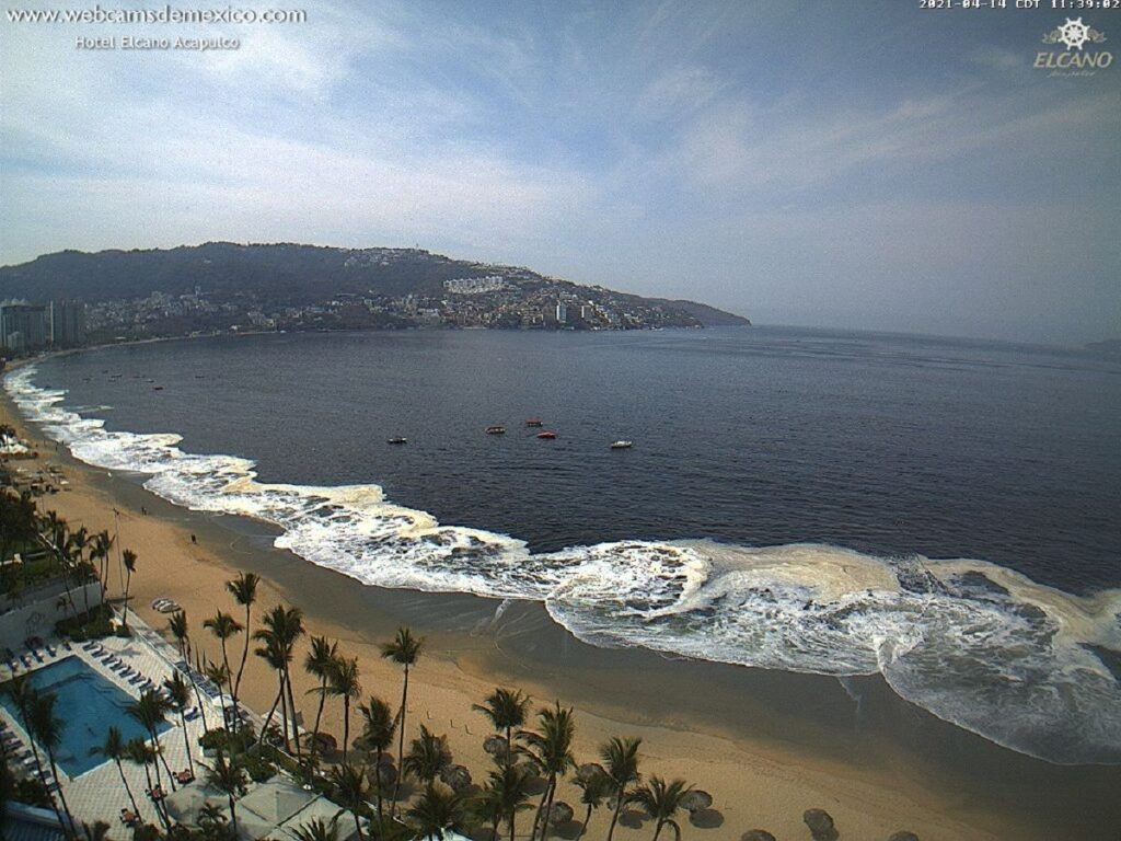 arena negra en playa de Acapulco
