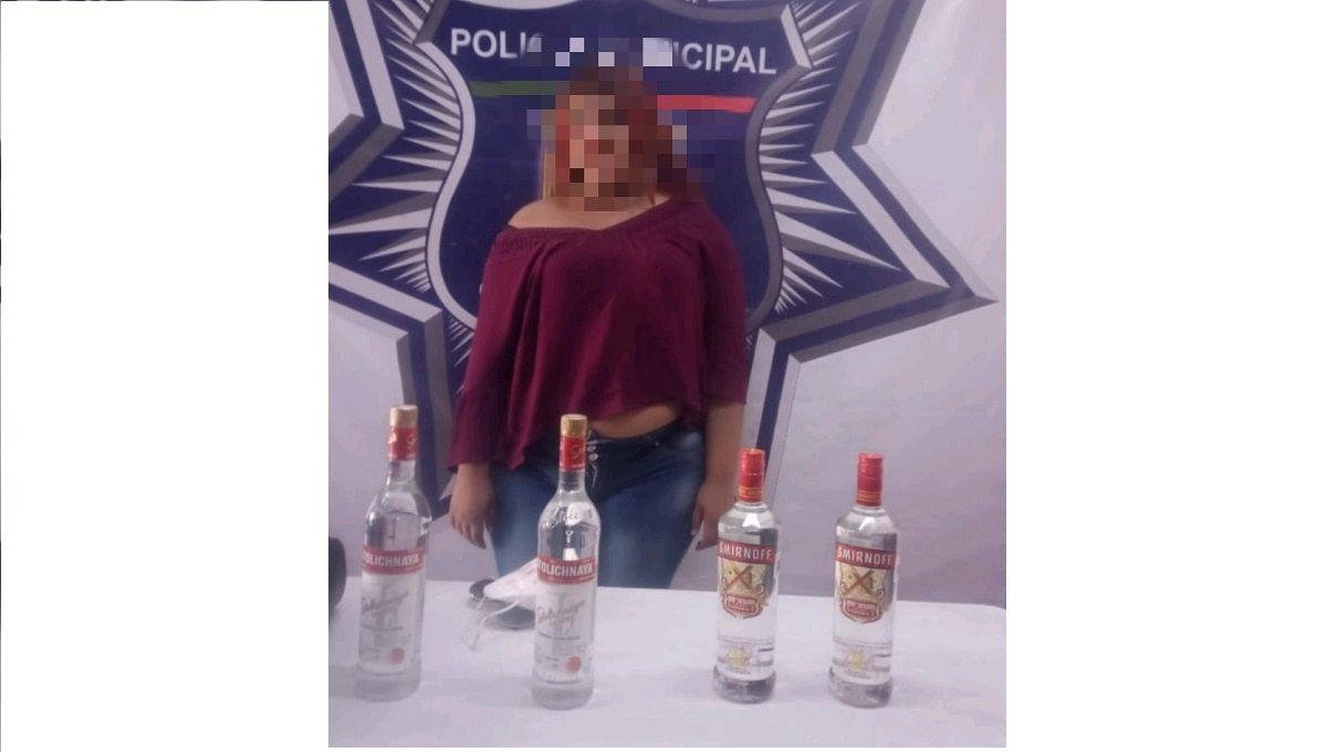 ¡Se cancela la fiesta! Detienen a joven que robó cuatro botellas de vodka en Durango 2 botellas