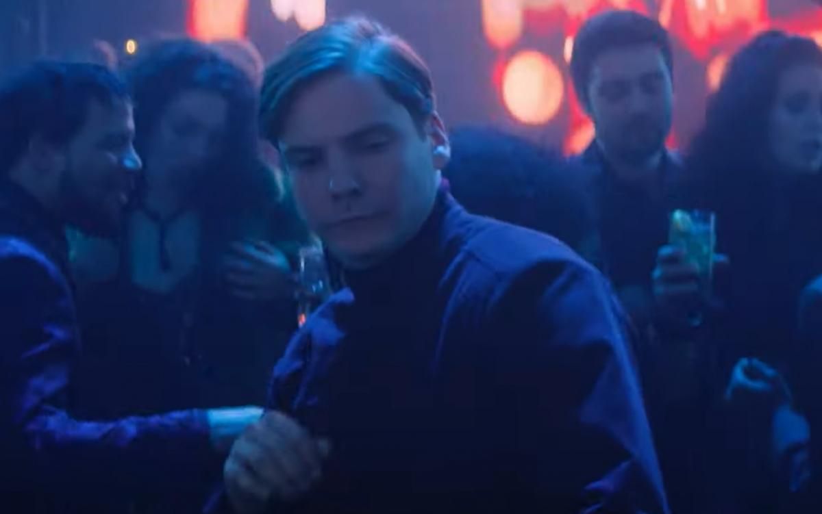 Todos queríamos ver el baile completo de Baron Zemo ¡Y Marvel nos lo muestra! 2 daniel brul baron zemo bailando falcon soldado invierno 2292299 1