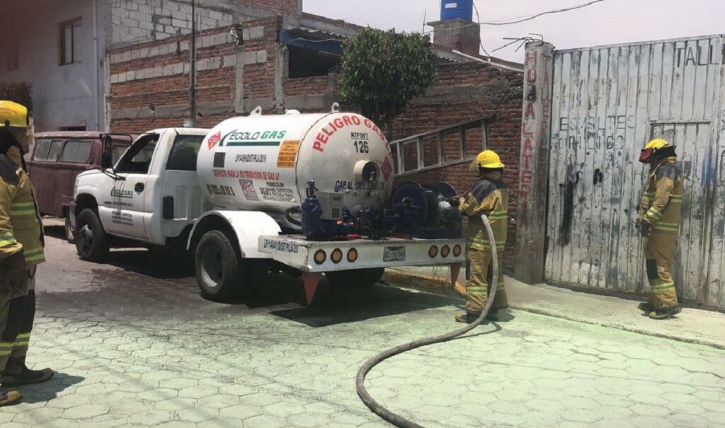 explosion de pipa ocasino quemaduras en trabajadores de Cholula