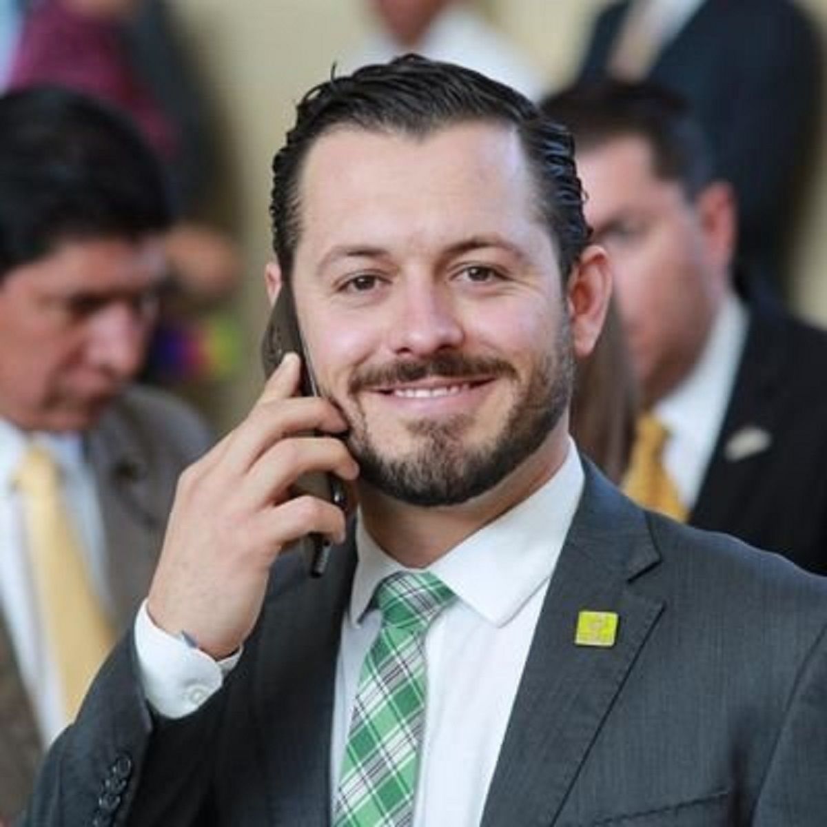 Captan al candidato del Partido Verde, Gerardo Fernández disparándole a águilas en Guanajuato 2 gerardo fernandez