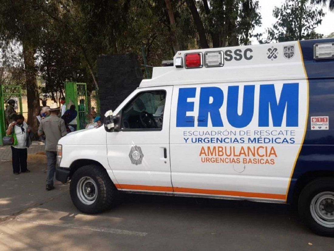 mujer de la tercera edad se desvanece en