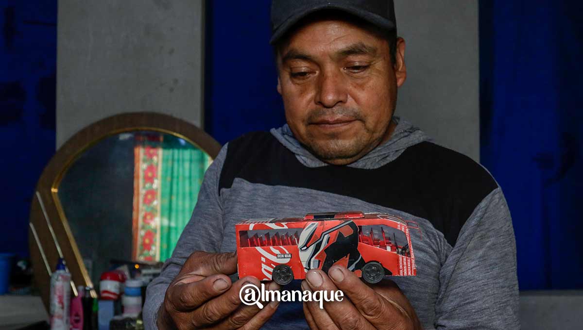 Conoce a Eloy Tehuitzil, el poblano que fabrica camioncitos de latas recicladas 7 portada Autobuses lata puebla