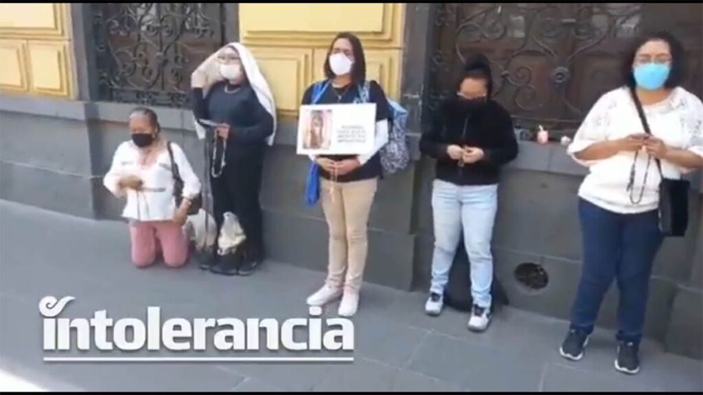 provida rezan en congreso de Puebla