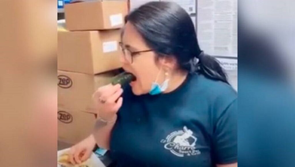 puertorriquena comiendo chile