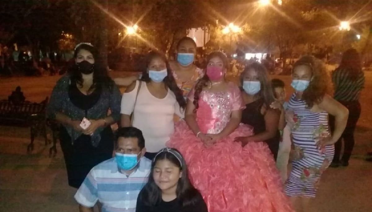 VIDEO: Quinceañera regala la comida de su fiesta a un grupo de migrantes en Tamaulipas 2 quinceanera comparte comida fiesta con migrantes tamaulipas historia viral 3 920x690 2