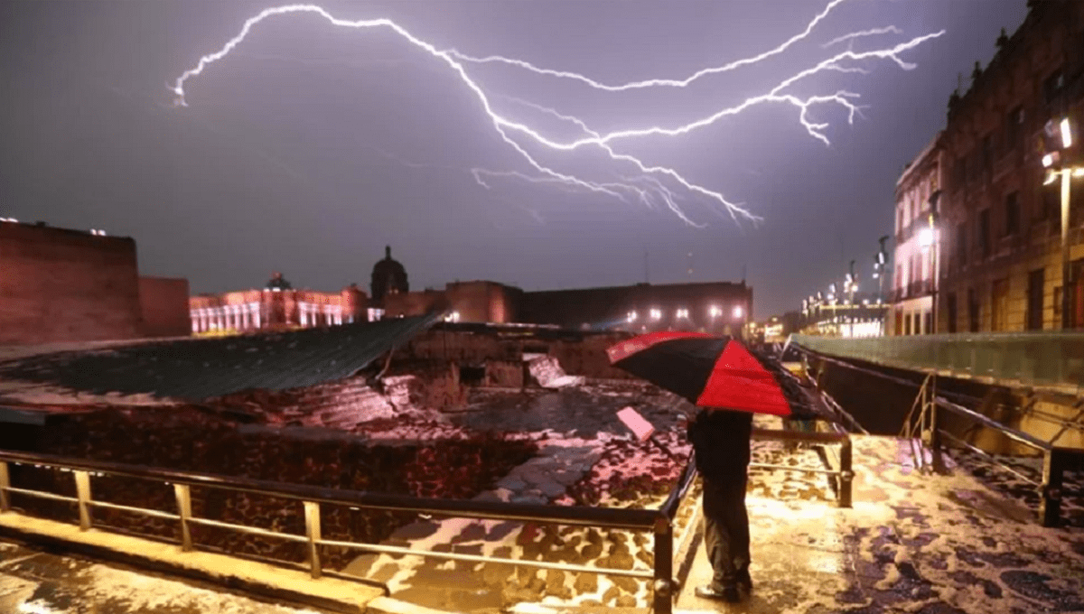 VIDEO: Granizada provoca derrumbe del techo que cubre el Templo Mayor 1 templo mayor