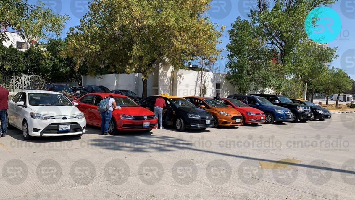 Realizan jornada de vacunación contra el COVID-19 en auto en el HNP 1 vacunacion en auto