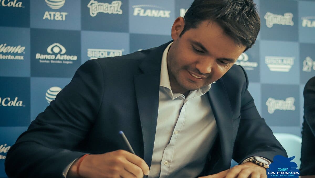 Puebla tendrá a Larcamón por otro año más 1 E2MzgMKXEAAz WD 1 2 1