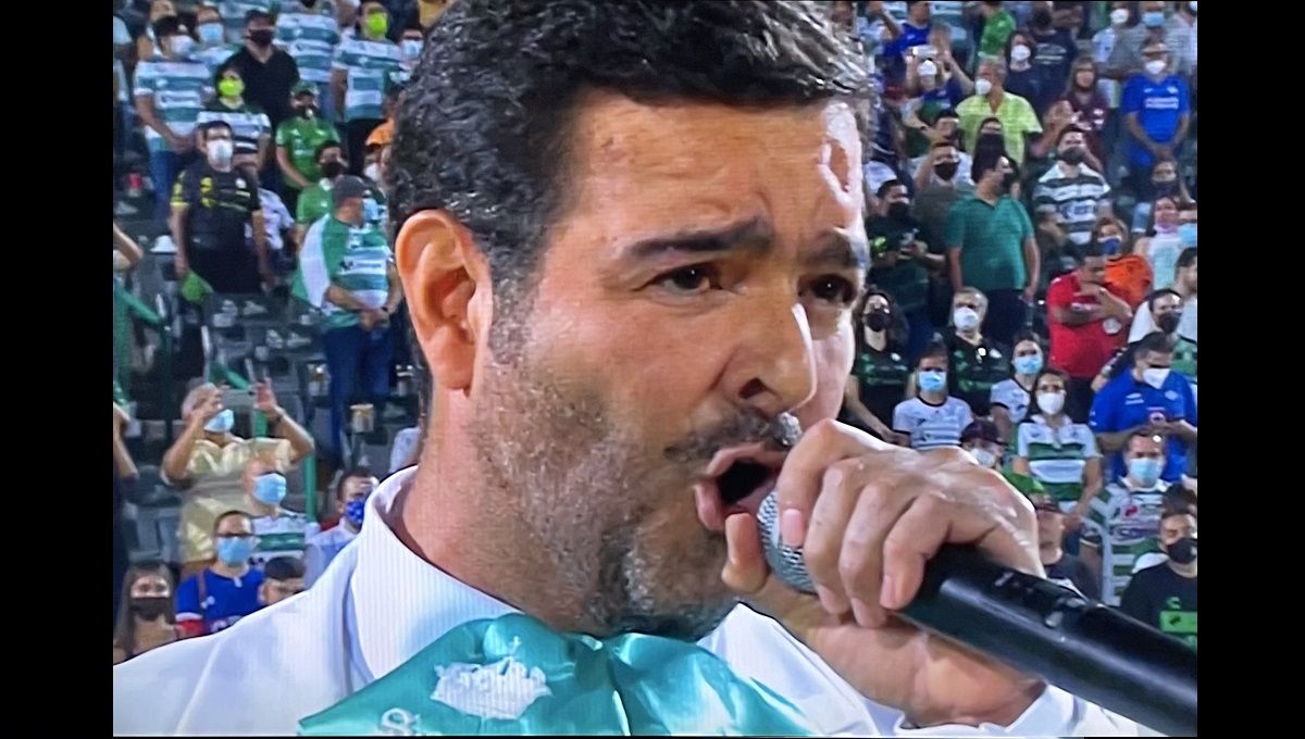 VIDEO: Pablo Montero se equivoca al interpretar el Himno Nacional y estos son los mejores MEMES 1 Pablo Montero