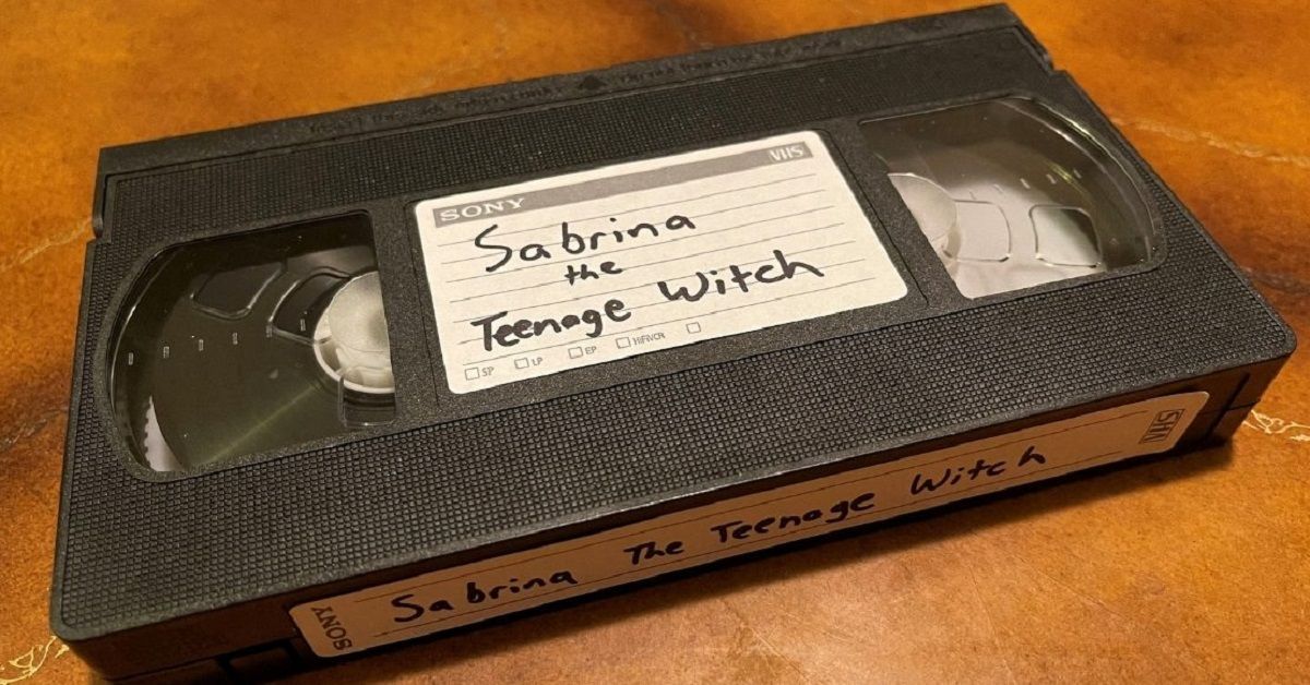 ¿Qué cosas no? Mujer era buscada por la policía por no devolver VHS que rentó hace 20 años 2 Sabrina