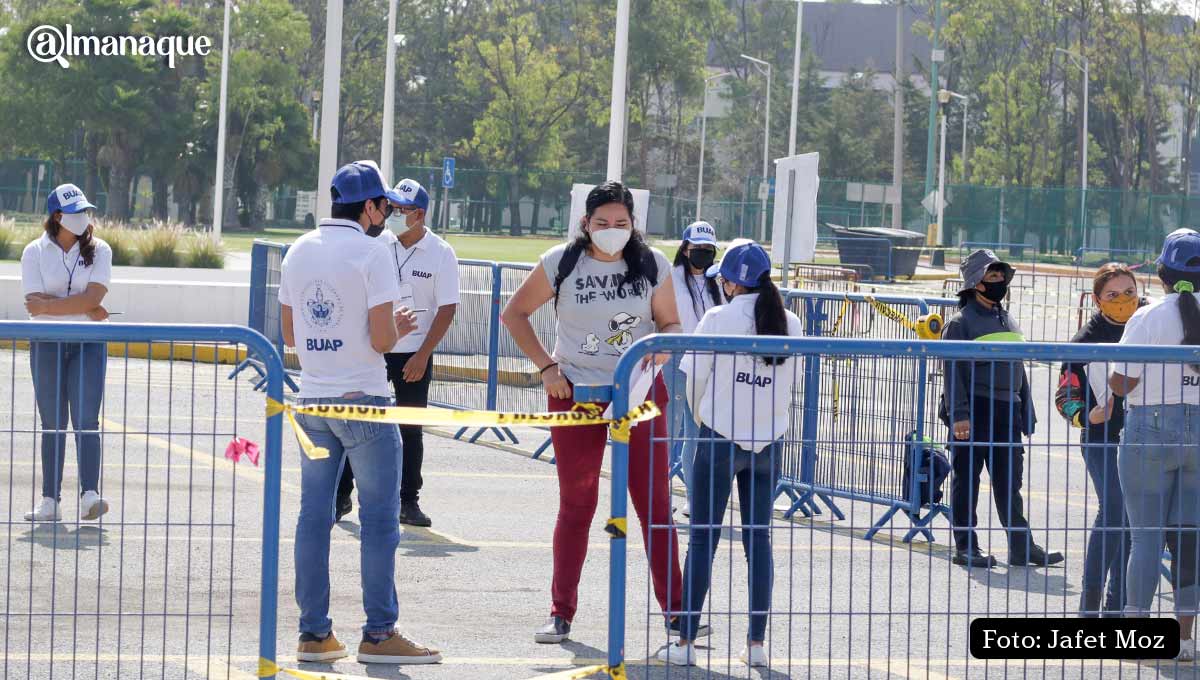 Vacunacion a maestros BUAP 1