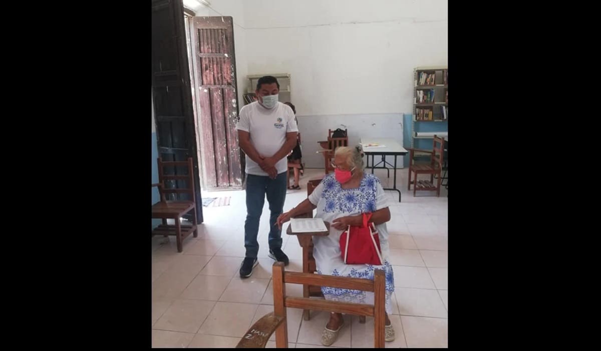 ¡Nunca es tarde! Mujer de 71 años termina la primaria en Yucatán 2 abuelita primaria yucatan 1