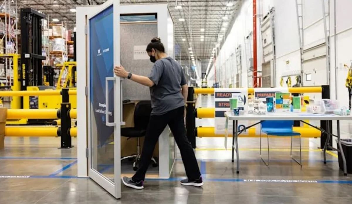 Amazon instala cabinas de relajación para sus empleados estresados 3 amazon 1