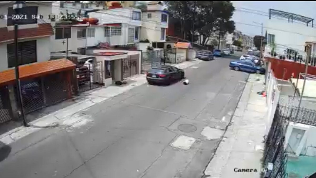 VIDEO: Diego lanzó a su novia desde un auto en Lomas Verdes 2 arroja a su novia