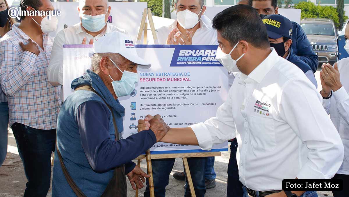 Acompaña a Lalo Rivera, don Felipe, estudiante graduado de la BUAP 2 central de abasto Eduardo Rivera 2