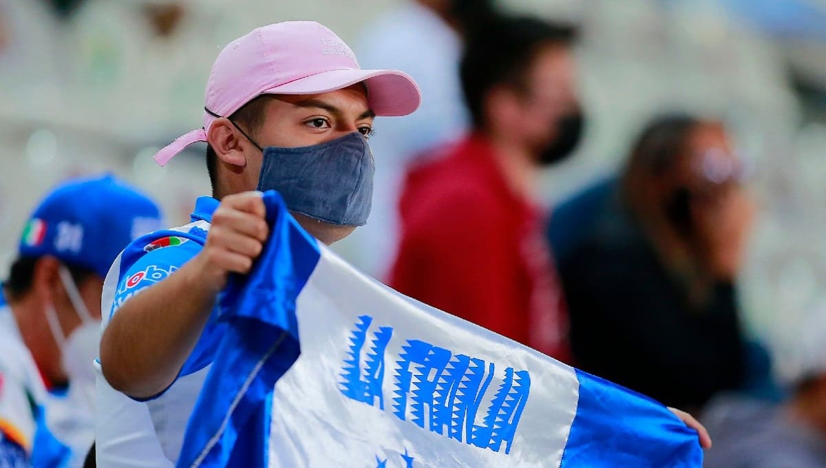 Largas filas para adquirir boletos del partido de la Franja 2 club puebla 1
