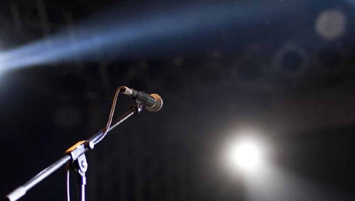 Contrata show de comedia para fiesta y pide reembolso porque solo llegó la mitad de sus invitados 3 comedia