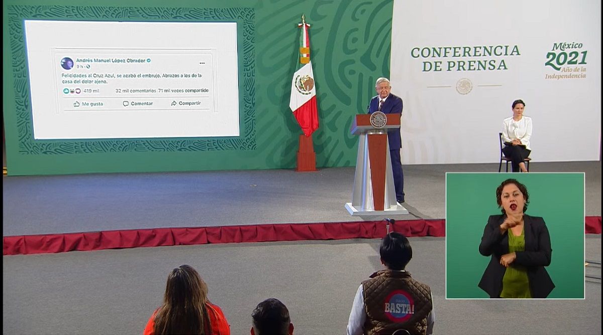 ¡Se acabó el embrujo! AMLO felicita al Cruz Azul en la mañanera 2 familias 1
