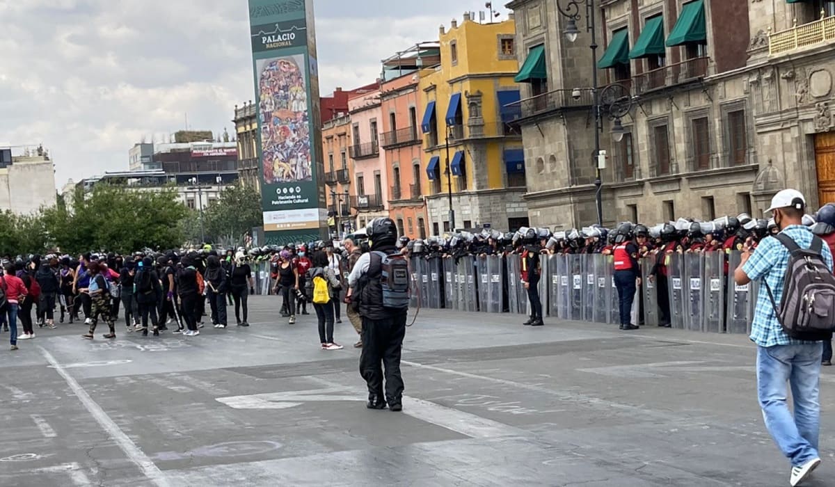 Colectivos feministas y madres de desaparecidos marchan en la CDMX 4 feministas2. 1