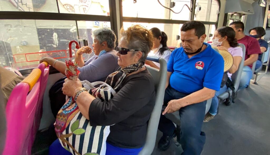 gente sin cubrebocas 1