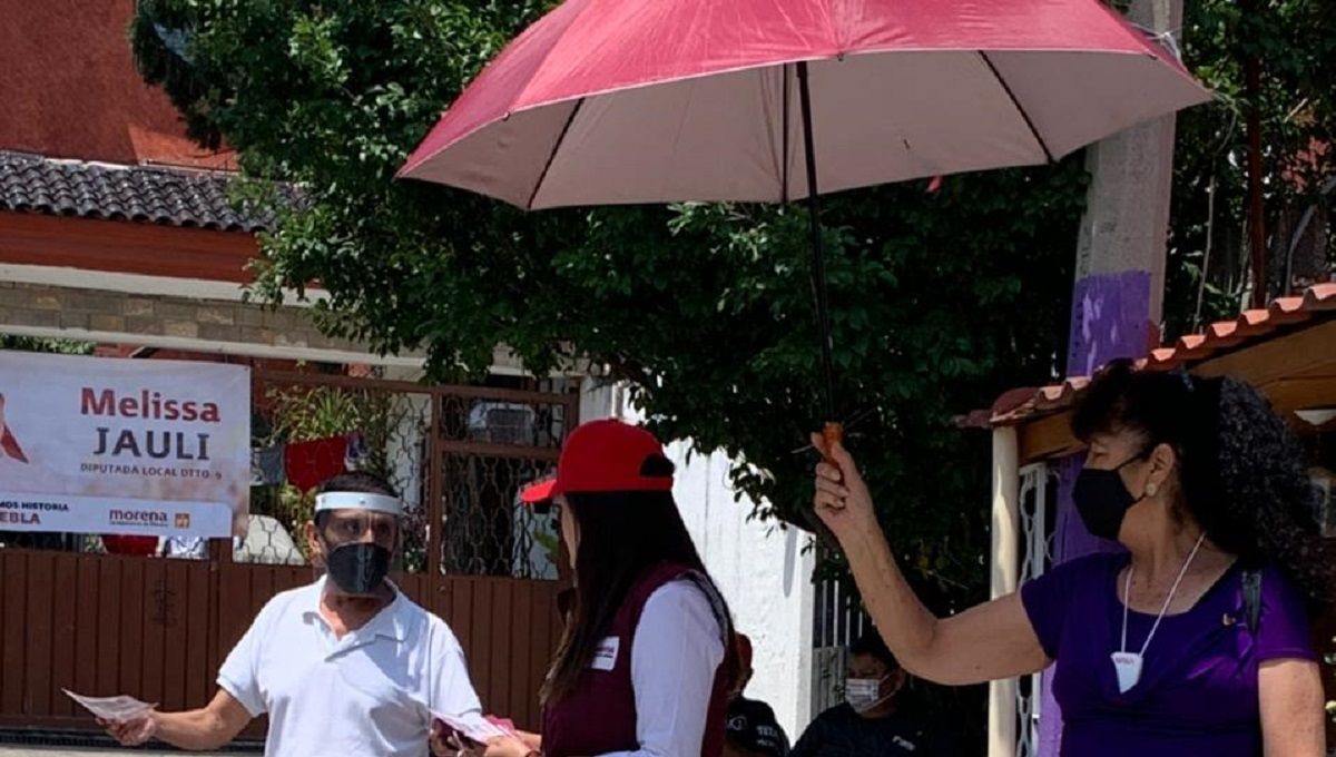 Bautizan a candidata de Morena en Puebla como #LadySombrilla 2 jauli