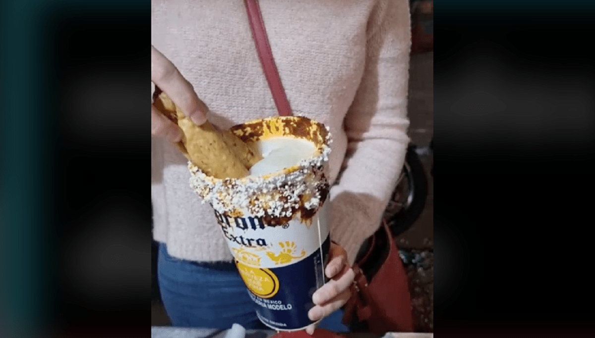 Sin temor a Dios: preparan michelada de Mole y flautas 2 miche enmoladas
