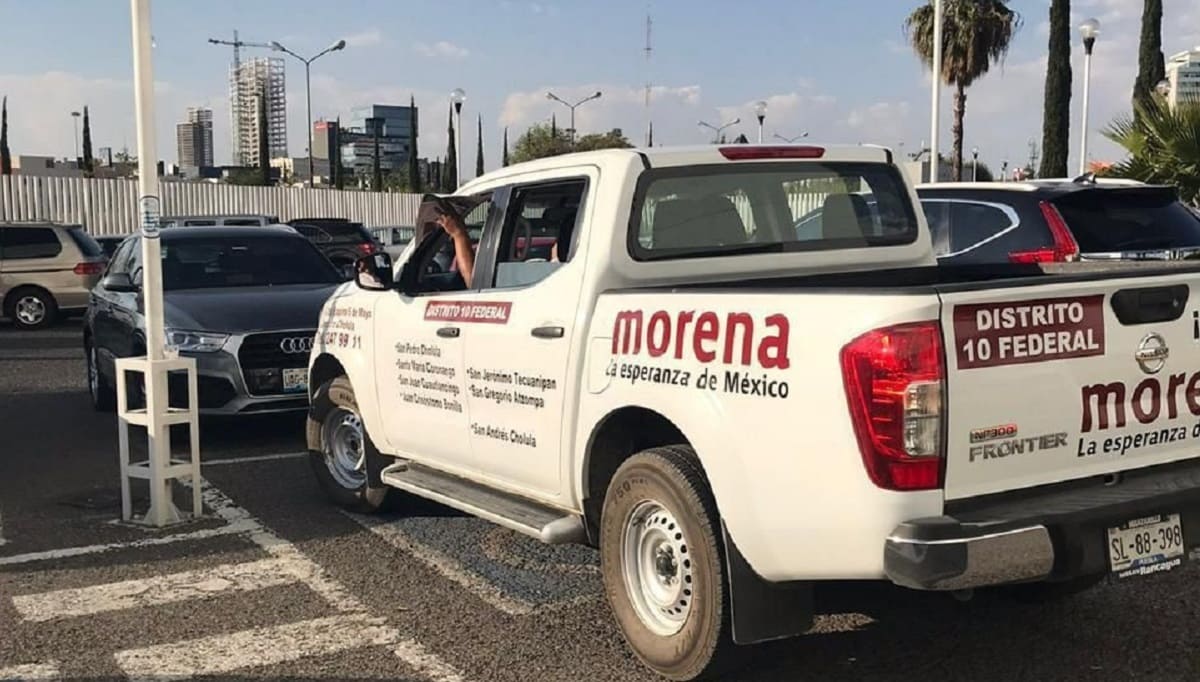 Acusan a equipo de Nay Salvatori de ocupar estacionamientos para personas con discapacidad 2 morena nay salvatori. 1