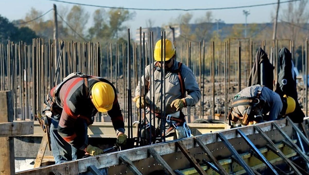Diputado de Morena propone nacionalizar afores y usar dinero en proyectos de la 4T 2 obras 1