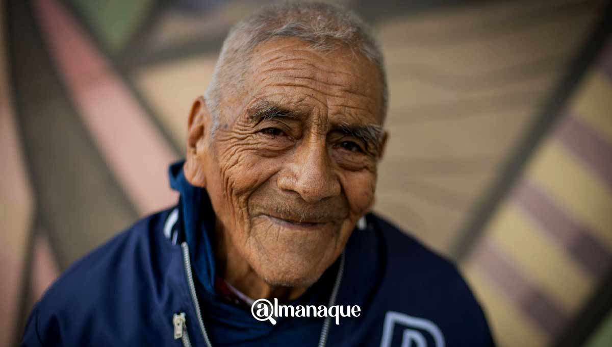 “Nada me va a detener, solo la muerte”: Don Felipe tras graduarse de la BUAP a los 84 años 2 portada Felipe Espinosa Tecuapetla BUAP graduado