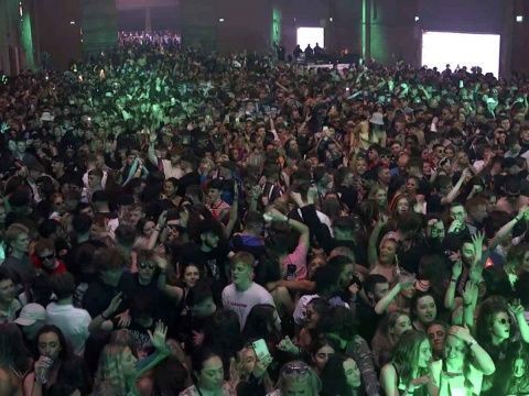 Reino Unido pone a prueba club nocturno sin restricciones por COVID-19 (FOTOS) 5 reino unido organiza primer baile post covid 3 mil personas sin cubrebocas 2