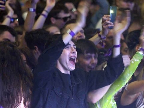 reino unido organiza primer baile post covid 3 mil personas sin cubrebocas 3