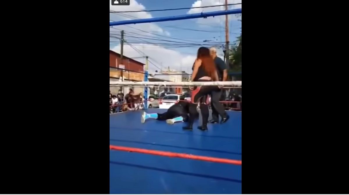 VIDEO: Luchador azota en el suelo a niño de 5 años y casi lo linchan, en CDMX 2 vilkingo