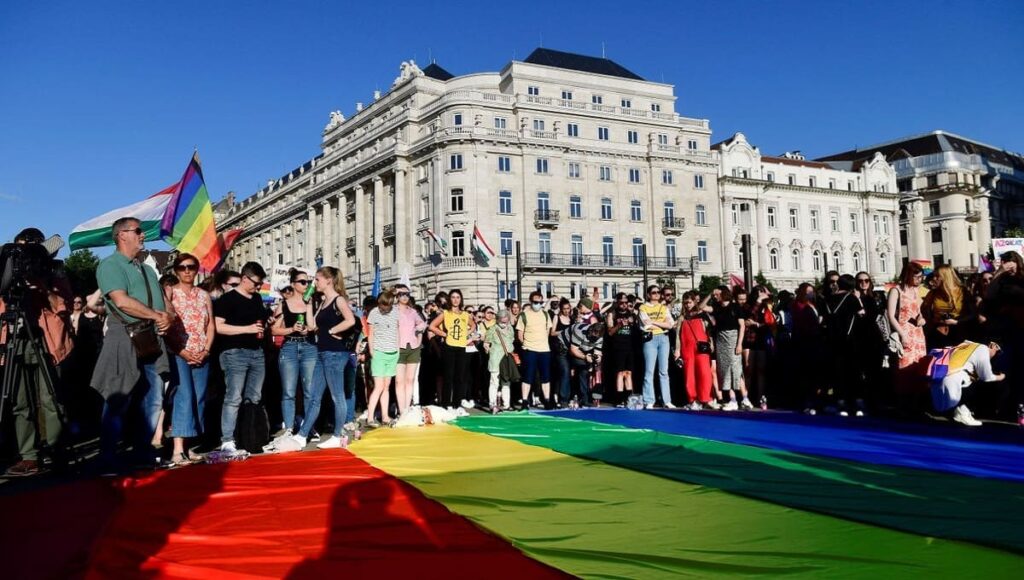 Hungria prohibe contenido LGBTIQ 1
