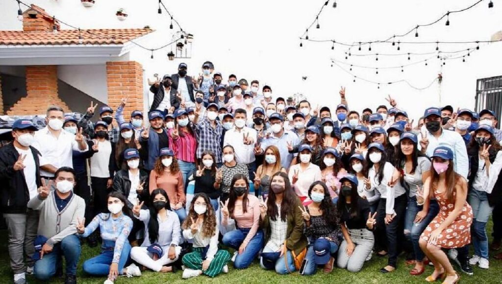 Lalo Rivera jovenes 1