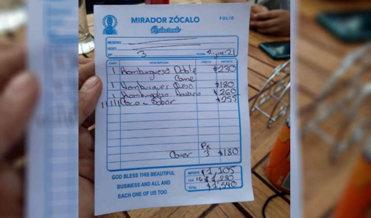Denuncian estafa en restaurante del Zócalo de CDMX: pagan mil 540 por 3 hamburguesas 2 Restaurante 1
