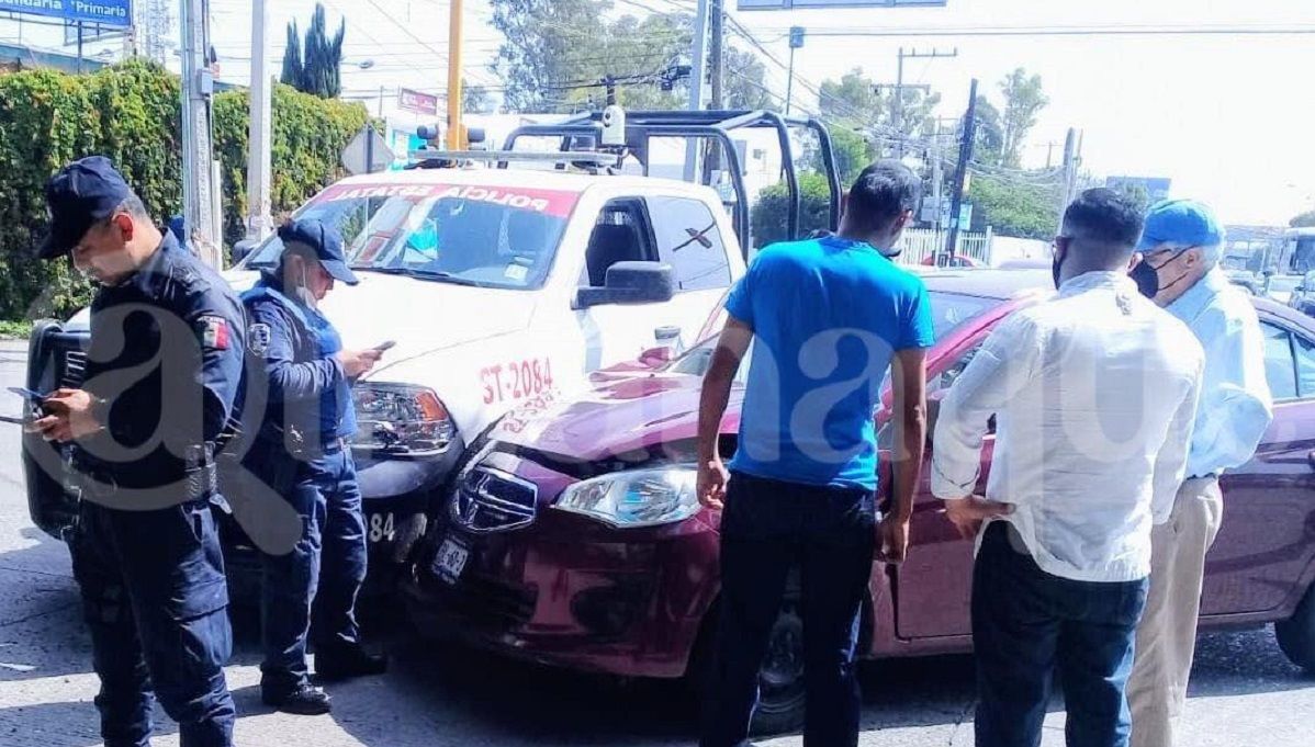 Dos lesionados deja choque de una patrulla en la 11 Sur 2 auto