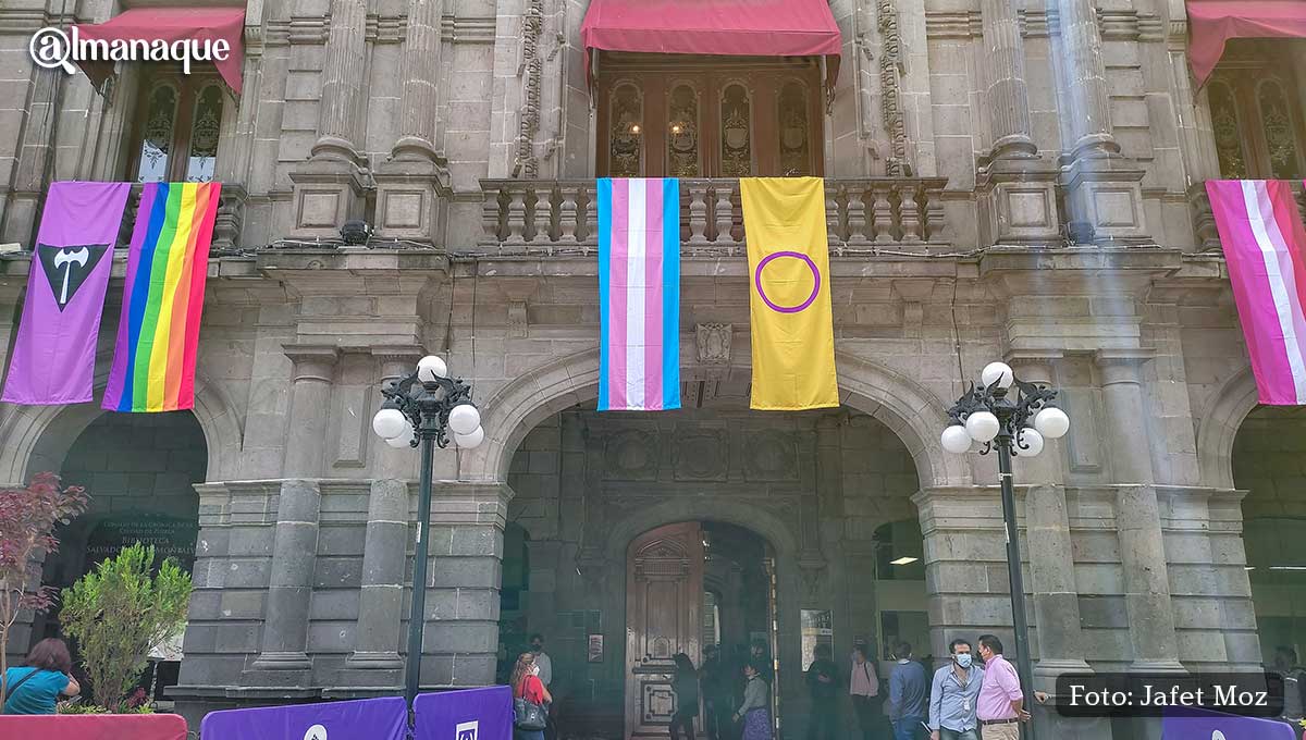 banderas LGBT ayuntamiento de Puebla 1