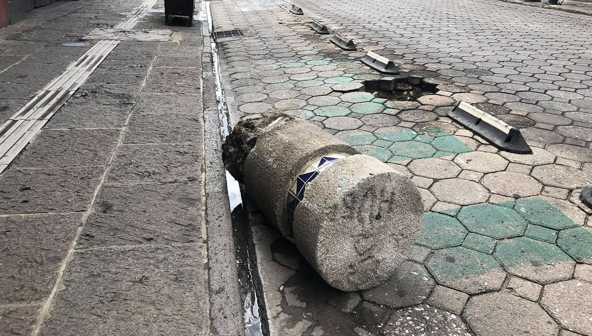 FOTOS: Derriban bolardo de cemento en el Centro Histórico 4 bolardos
