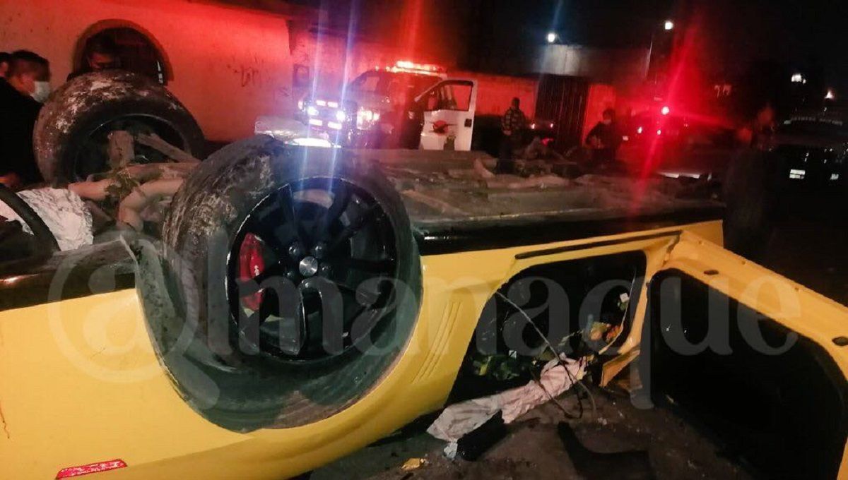 Choque y volcadura de un Camaro deja dos lesionados 2 camaro