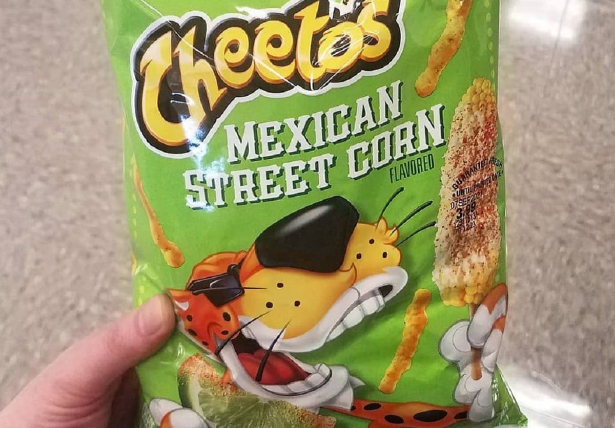 ¡Muy mexicanos! Lanzan Cheetos sabor elote ¿los probarías? 2 cheetos 1