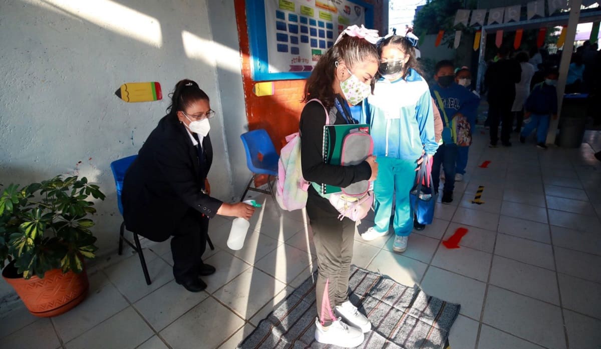 SEP suspende clases presenciales en la CDMX tras regresar al semáforo amarillo 3 clases escuela 1