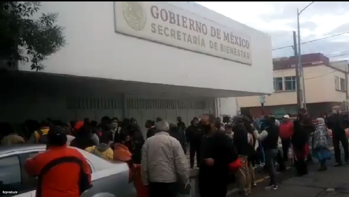 Posponen registro para tramitar pensión; adultos mayores esperaron desde la madrugada 2 covid Mexico 2