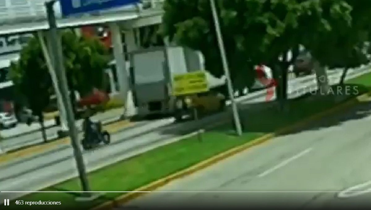 VIDEO: Captan momento en el que tráiler atropella a un motociclista en el Hermanos Serdán 2 motociclista 2