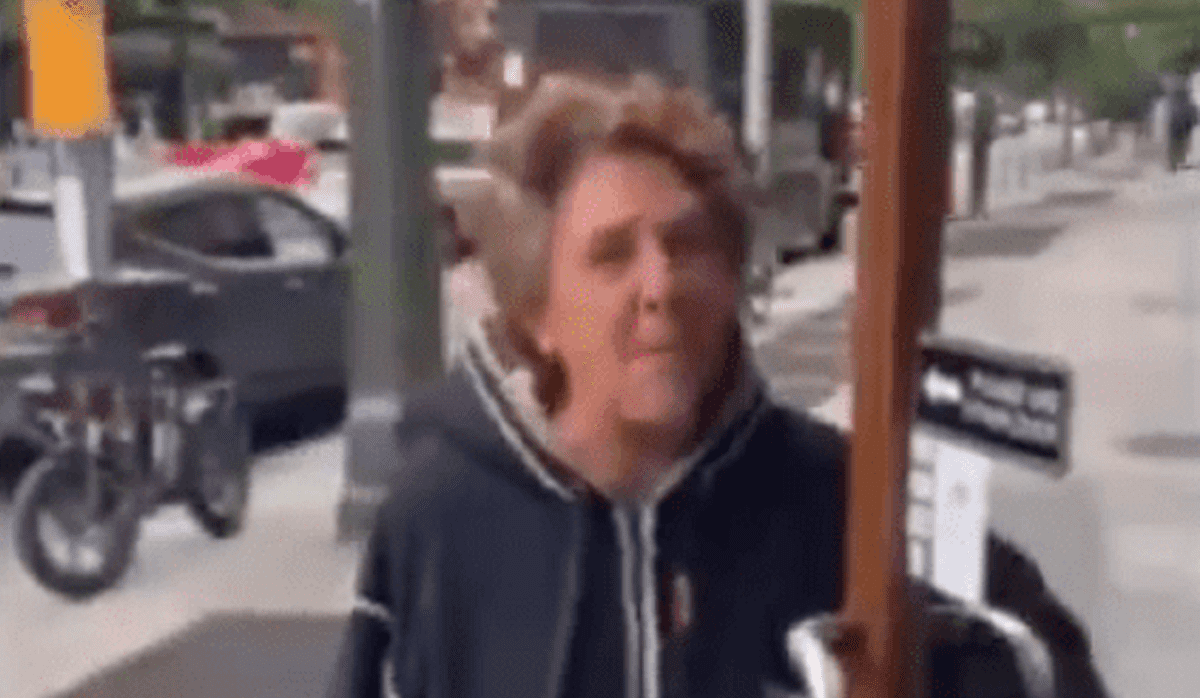 Buscan a mujer racista que agredió a una familia afroamericana en una pizzería de NY 2 mujer racista 1